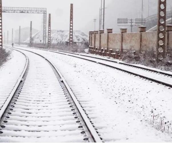 冬天已到，雨雪天氣增多，應(yīng)該怎么做才能防止凈化板發(fā)潮？